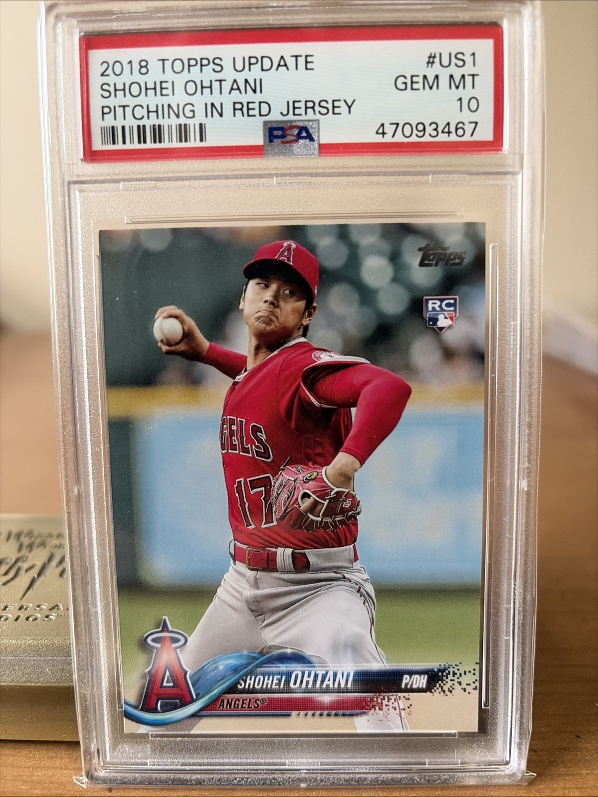 2018 Topps Update Series - Shohei Ohtani #US1 Pitching, Red Jersey Rookie PSA 10 view 3