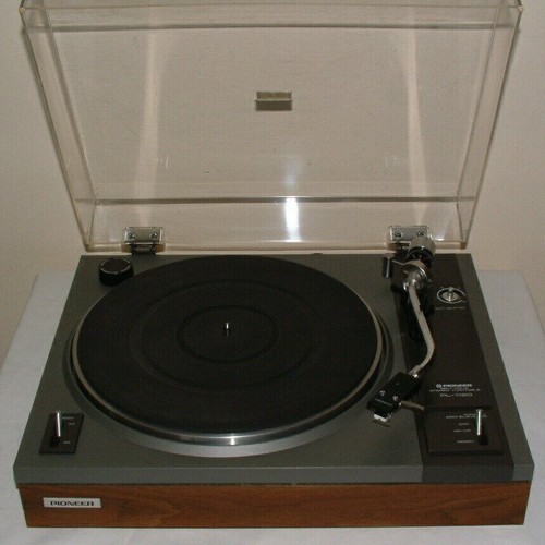 SUPERB PIONEER PL-112D TURNTABLE WITH MANUAL