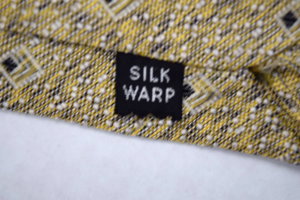 Corbata de Colección Años 60 Seda Warp Mediados de Siglo Mod Diamante Textura Seda Dorada 52 x 2.6" Foto 3 de 4