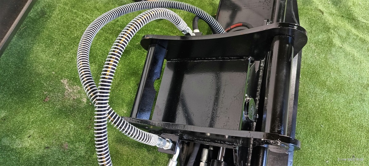 LEHNHOFF MS03 Symlock Grabenräumlöffel – 1,2 M Baggerlöffel, 1200 Mm Schwenkbar