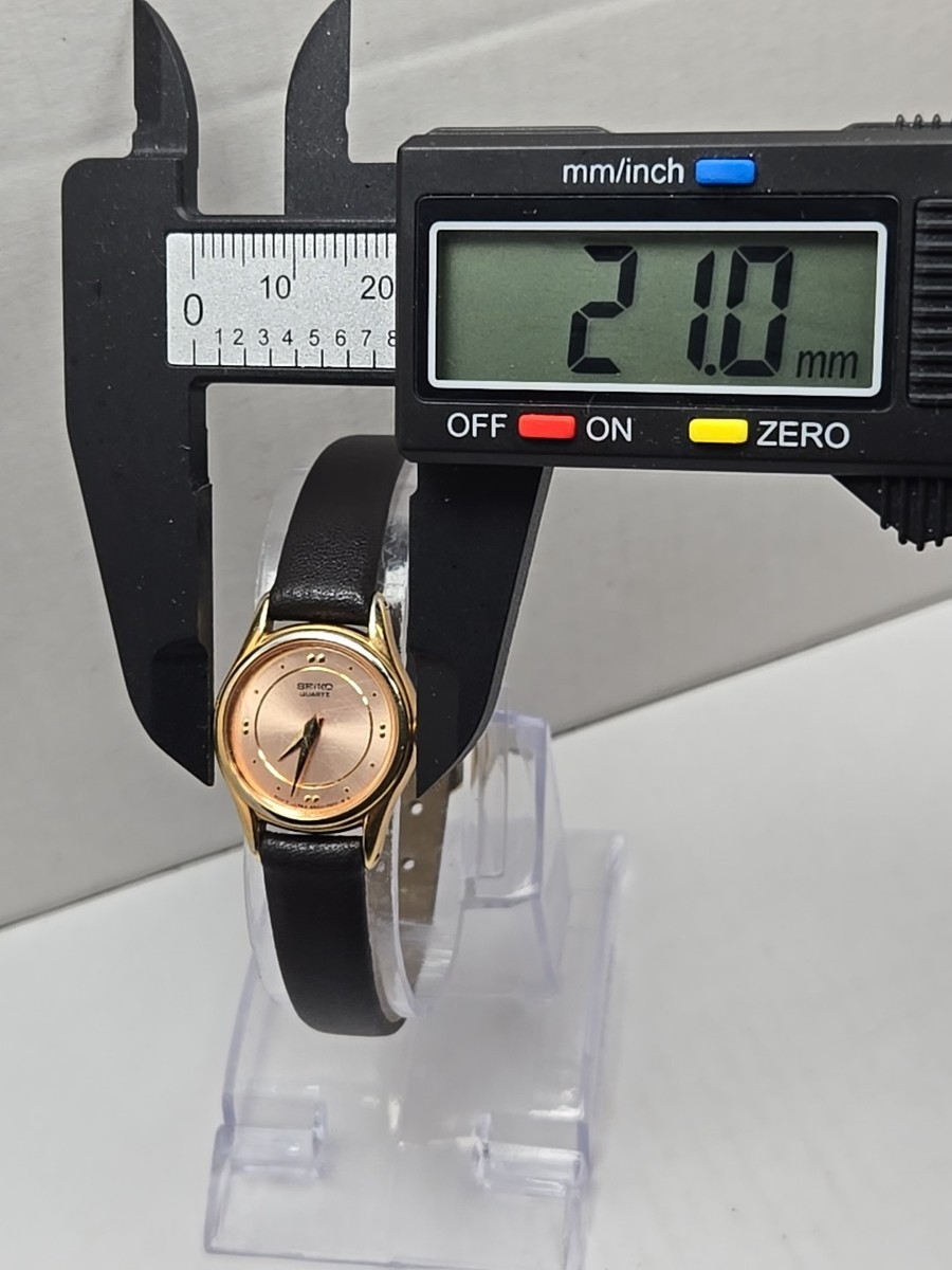 Seiko Quartz 4N00 060R Women Gold Tone Dress Watch Champagne  display picture 1