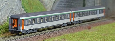 Piko 94504 Set mit 2 Wagen Coral Vu, 2. Klasse und Kastenwagen, SNCF, Spur N
