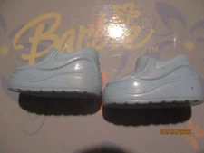 BARBIE DOLL / PAIR OF SHOES: BOOTS, PUMPS ....... (676)