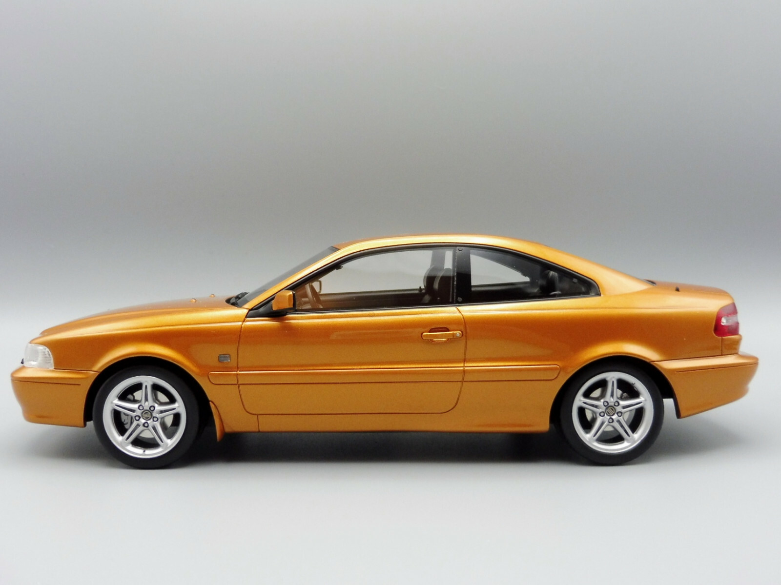 Volvo C70 Coupe Saffron Pearl 1998 1/18 DNA Collectibles DNA000066 The