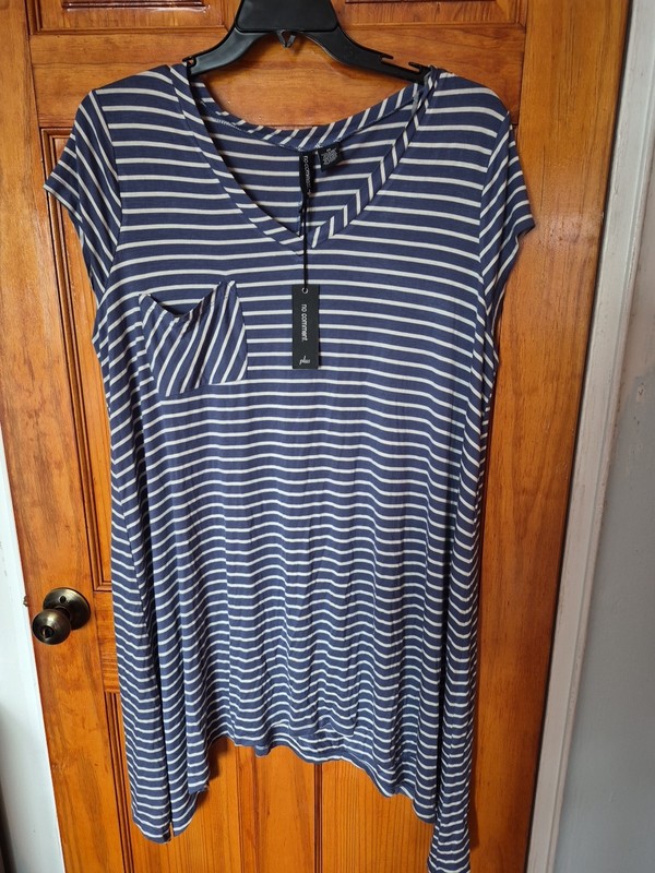 No Comment Women's Size 2X Blue & White Stripes Stretch T-SHIRT Beach Dress NWT 