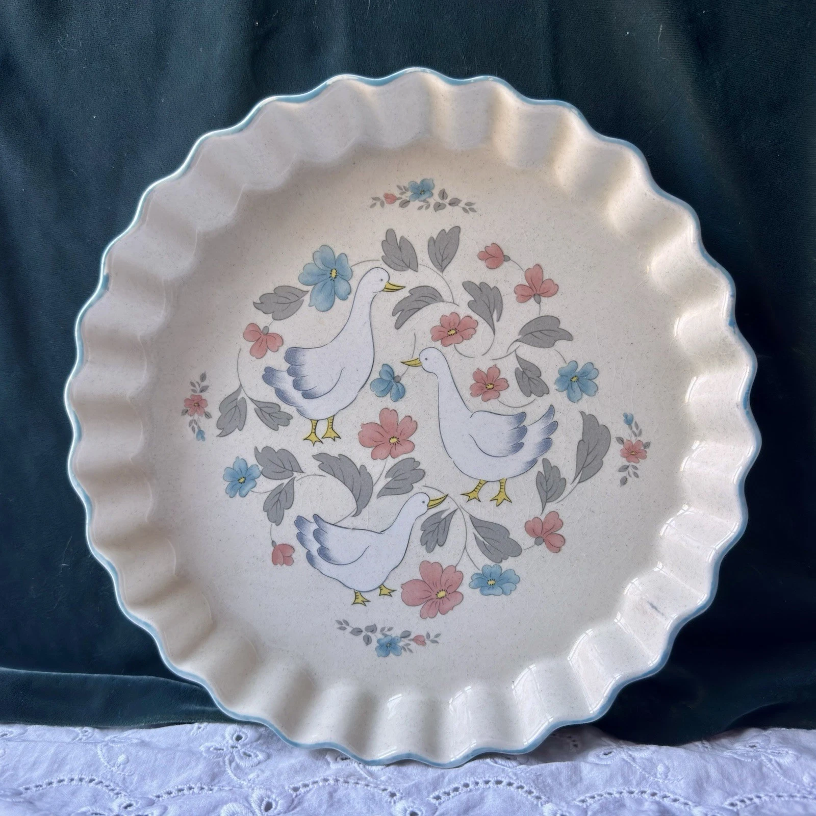 Action Industries Country Classics Geese Floral Stoneware Pie Dish Japan 1988
Opens in a new window 
