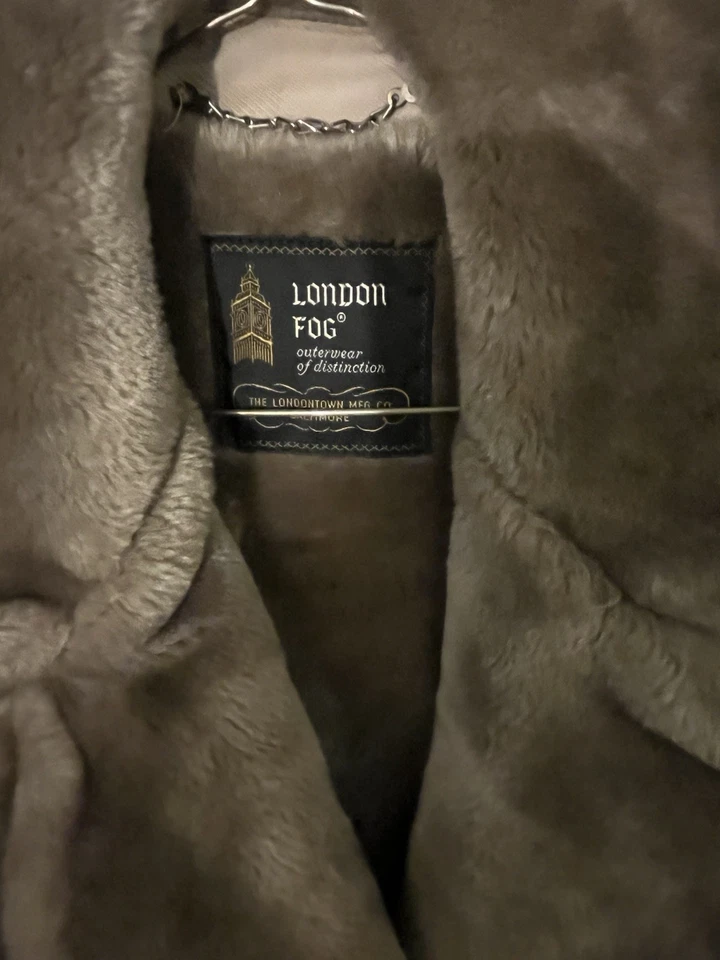 70s vintage London Fog trench coat mens. Faux Fur Lining And Fur Collar.Large. - Image 3 of 4