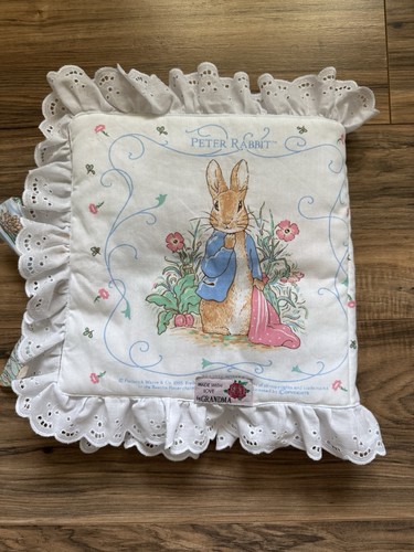 1995 Peter Rabbit Soft Cloth Baby Book Counting 1-10 Ruffled Lace Trim