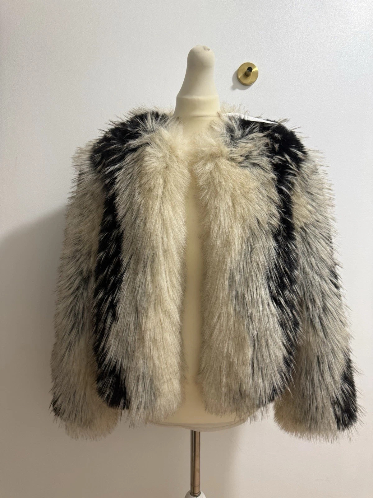 ZARA Viral SHORT FAUX FUR COAT ZW COLLECTION SIZE Medium REF 4360/258/330 thumbnail 8