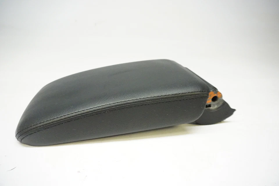 Volkswagen Golf GTI 2011 2012 2013 consola central reposabrazos 1K0864207F Foto 3 de 4