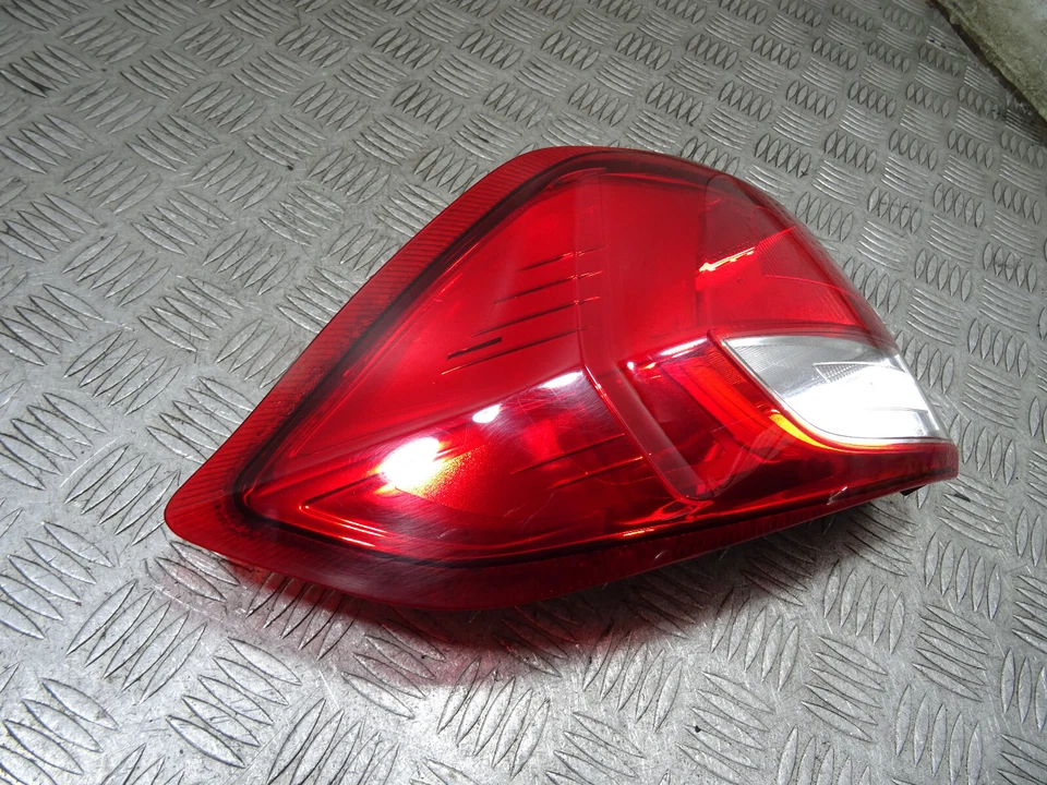 Ford Ecosport Zetec CBW 2016 1,0 gasolina MK1 luz trasera exterior derecha *7423 Foto 3 de 4