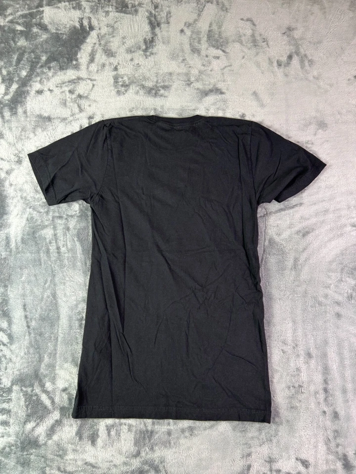 Camiseta Hecha en Detroit Mobster Gráfica Pequeñas Balas Negras Tommygun Foto 4 de 4