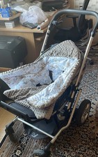 Kinderwagen und Tragetasche 