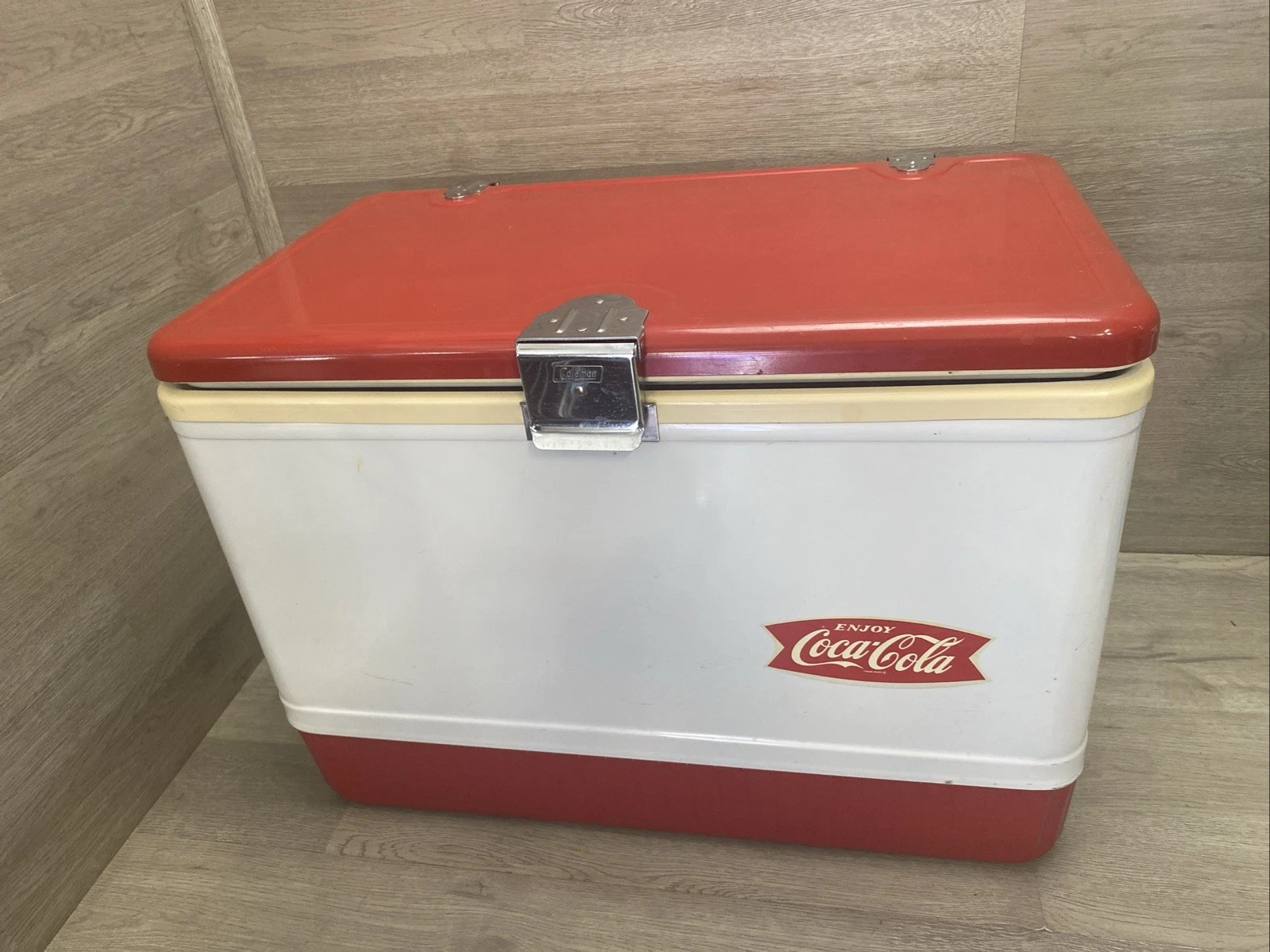 RARE VINTAGE LARGE METAL WHITE RED TRIM COLEMAN COCA-COLA ICE BOX COOLER 22.5in