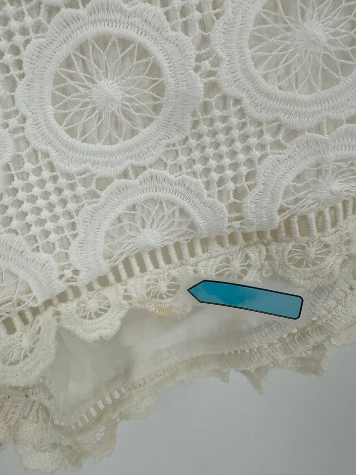 Mameluco Lovers + Friends para mujer blanco de ganchillo con tiras con lazo abierto talla M Foto 4 de 4