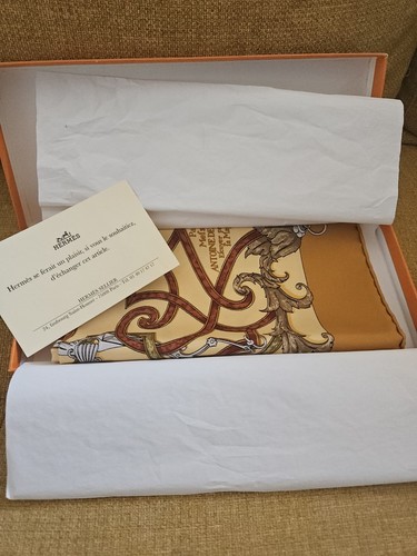 Écharpe Hermès – Multicolore – Authentique – The Hermès Carré Book History #12123