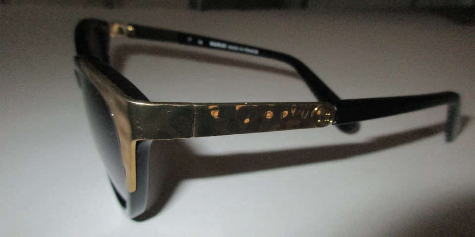 Gafas de sol Balmain BL2072B para mujer negras y doradas Francia Foto 4 de 4