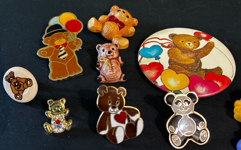 🧸 Lot of BEARS! BEARS! BEARS! Teddy Panda Pinback Badge collection. No reserve!
