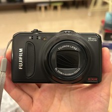 Fujifilm FinePix F600 EXR CMOS Digital Camera 16.0 MP 15x Optical Zoom Black GPS