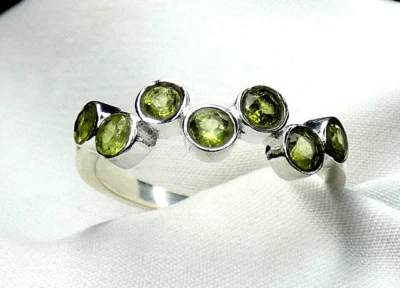 💚Ring 925 Silber mit facettiertem💚 Peridot - 7 Edelsteine, modisches Design💚 - Bild 1 von 4