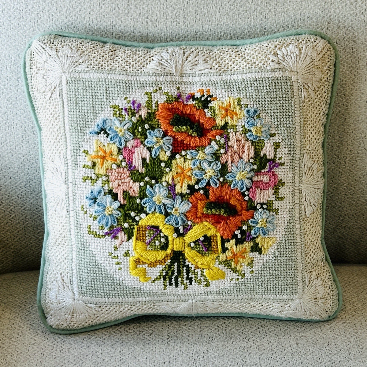 Lot De 2 Coussins Tapisserie Au Point – Scènes Parisiennes, Vintage Années 1960