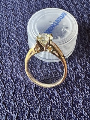 Beautiful 14 karat Yellow Gold Ring With 2.5 carat round European cut Diamond.