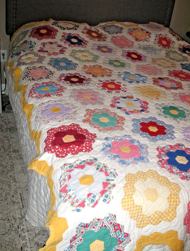 1940's Grandmother’s Flower Garden Quilt Hand Stitched & Quilted 86” X 76” Vtg - Image 4 of 4