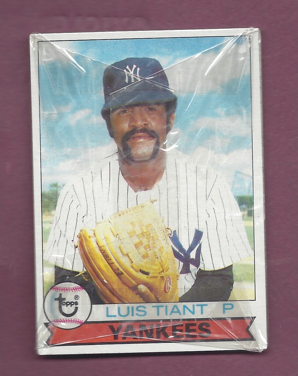 1979 TOPPS NEW YORK YANKEES BURGER KING CELLO PACK LUIS TIANT SHOWING U605