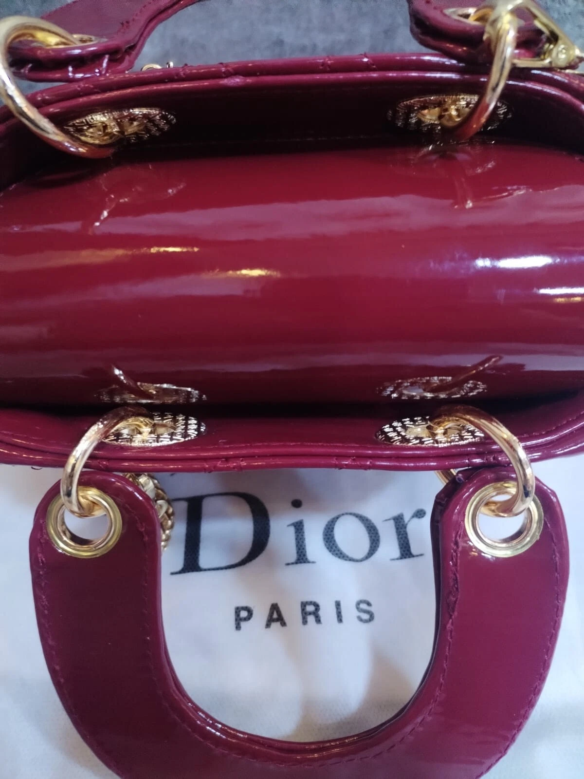 Sac cannage Christian Dior Mini Lady Dior en cuir verni rouge cerise