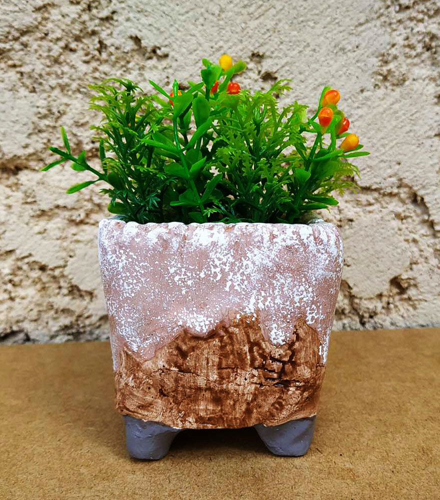 Pot de fleurs artisanal cappuccino fait main à 4 pieds pour succulentes chic