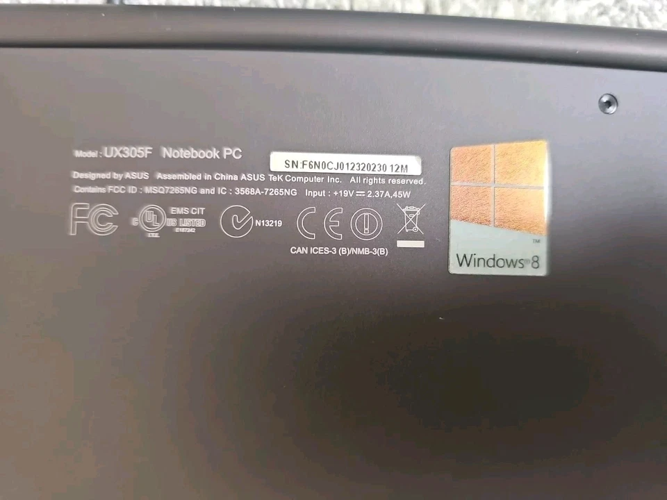 ASUS Zenbook UX305F- Core M3-6Y30 0.9GHz - 8GB DDR4 - 128GB SSD - Image 4 of 4