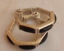 ORECCHINI MONET PIETRA IN LUCITE NERA METALLO COLORE ARGENTO CLIP A PRESSIONE