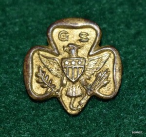 GIRL SCOUT MEMBERSHIP PIN 1917-1924 - TYPE 2A