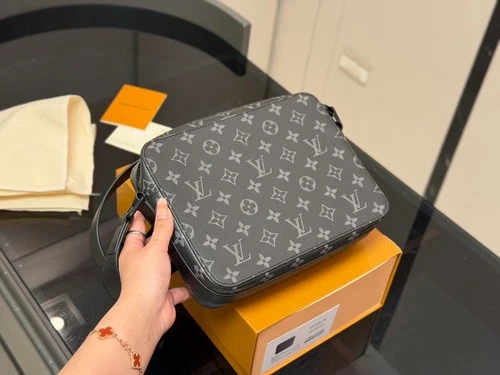 LLouisV - S Lock Messenger Bag - Monogram Eclipse - 24 × 18 cm - NEW image 8