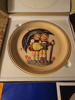 Vintage 1975 Goebel MJ Hummel 1st Edition Stormy Weather Anniversary Plate W/Box