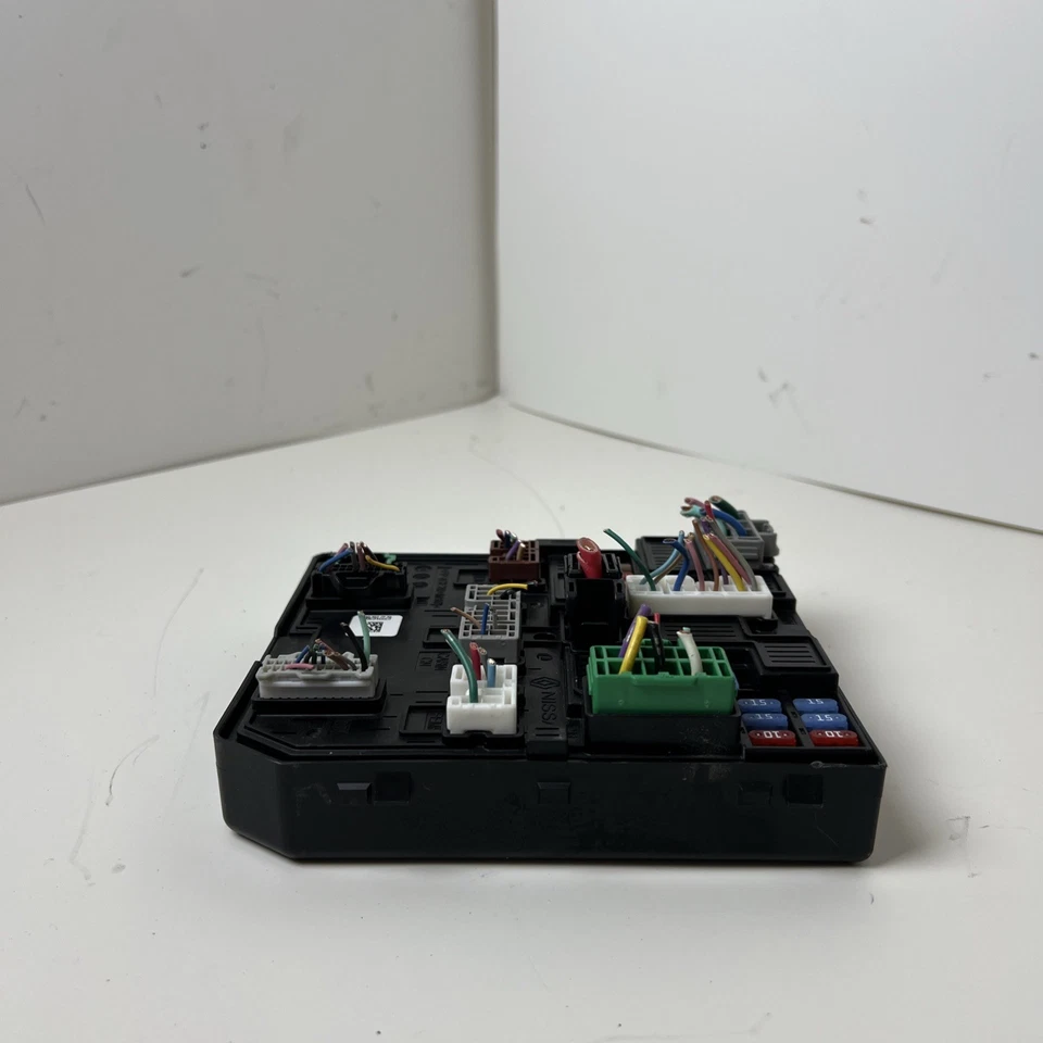 Nissan Rogue 2015 IPDM módulo de fuente de alimentación caja de fusibles 284B74BA0A OEM Foto 2 de 4