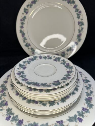 Theodore Haviland Plate Lot Of 9 Grape Pattern Dinner Salad Bread Tea - Picture 1 of 16