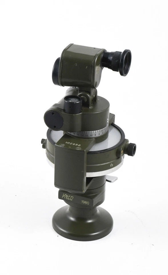 Theodolite Kern swiss 1980 Numéro 2852 - Photo 4/4