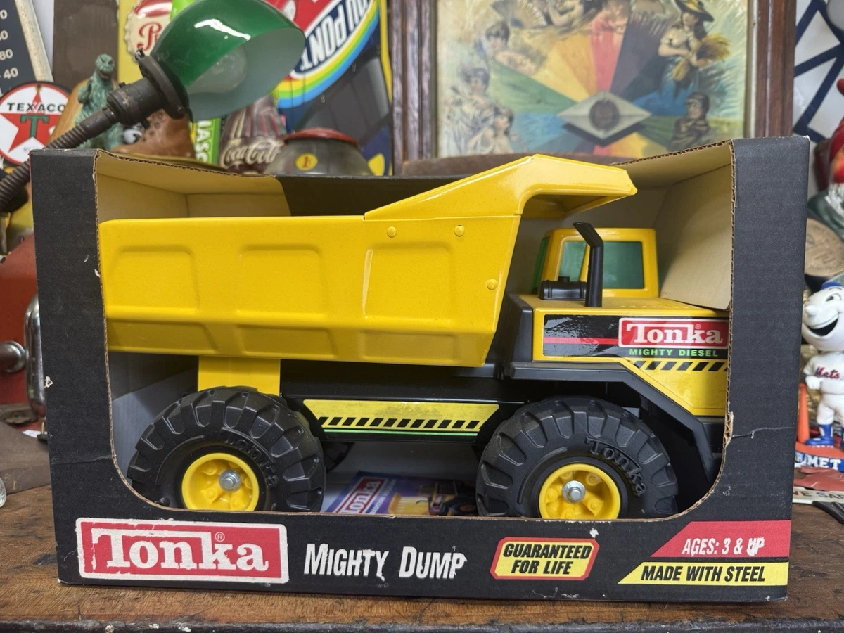 Tonka ショベルカー 黄色 Tonka Front Wheel Loader, Retro Collector's Edition — Outback Toys
