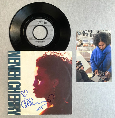 NENEH CHERRY In-person signed Single 7''-Cover Vinyl Autogramm + Foto