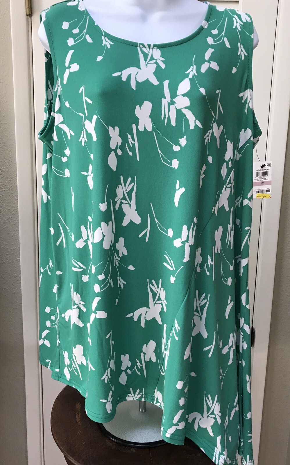 Haut Asymétrique Alfani Taille 1X (plus) - Motif Floral Vert Et Blanc - 95% Rayon 5% élasthanne - Neuf Avec étiquette