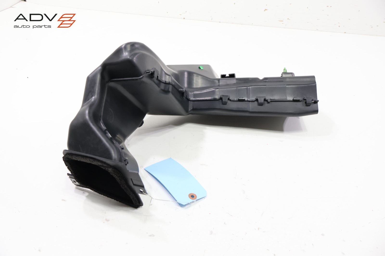 2014 - 2020 BMW i8 I12 REAR RIGHT QUARTER TRIM PANEL AIR DUCT GUIDE OEM