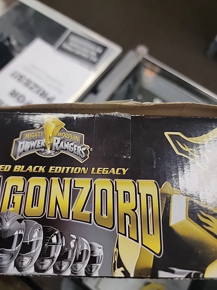 Mighty Morphin Power Rangers Legacy 黑金 Dragonzord ToysRus Ex 开箱 — 第 3/4 张图片