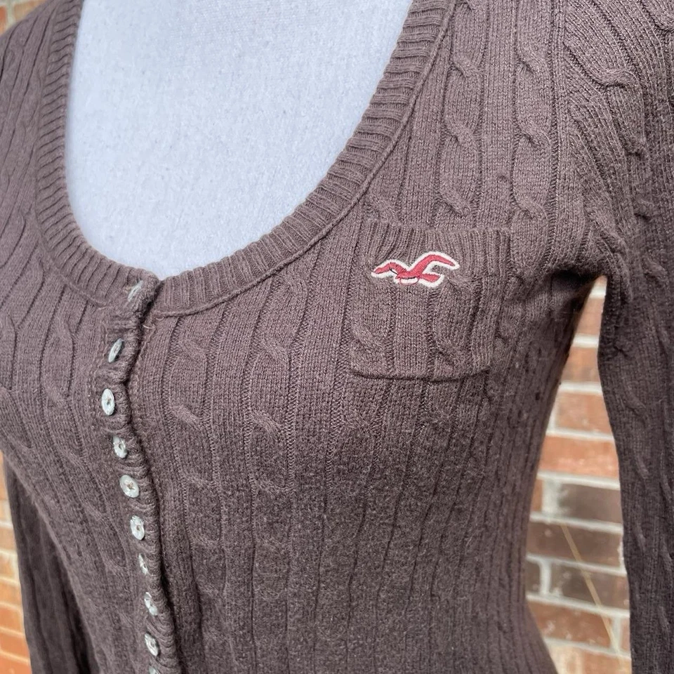 Y2K Hollister Large Henley Cable Knit Bella Swan Botton Front Brown Sweater - Image 3 of 4
