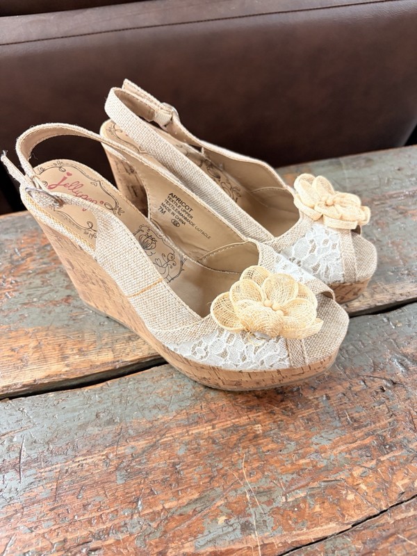 Womens Size 7 Jellypop beige & White Floral lace   wedge Sandals Y2K/ Vintage