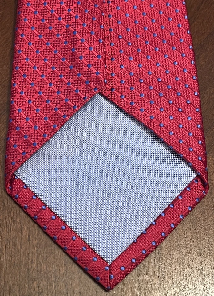 Corbata Tommy Hilfiger roja con puntos azules 100 % seda para hombre hecha en China Foto 2 de 4