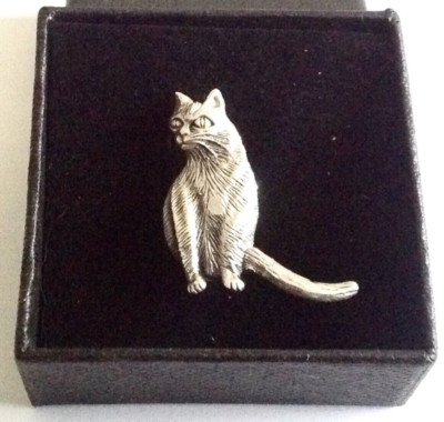 Sterling Silber sitzendes Haustier Kätzchen Katze Muschi Katze Tabby Brosche Tier Anstecknadel 1''