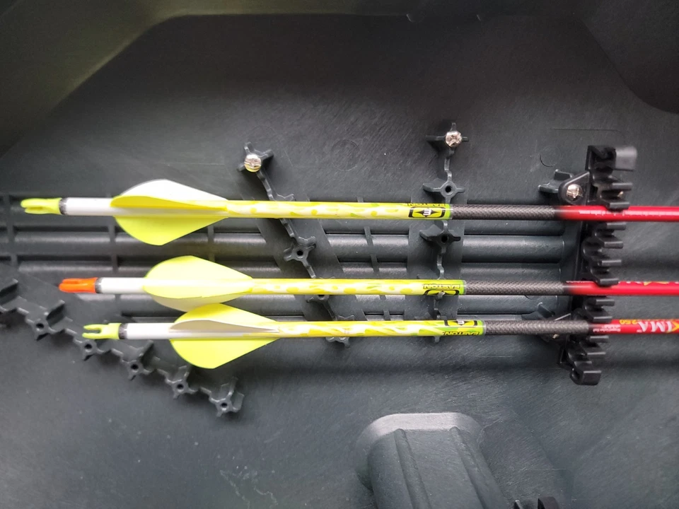 Hoyt Maxxis 31 RH Compound Bow 60-70lbs 27 inch Draw - Image 3 of 4