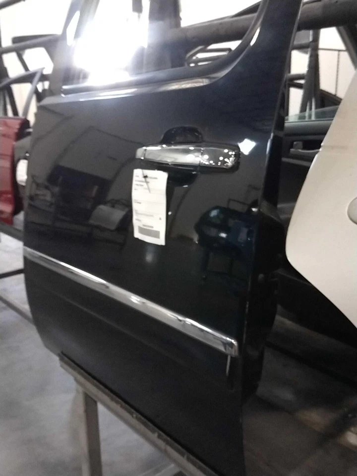 Used Rear Left Door Assembly Rear Side fits: 2014 Chevrolet Suburban 1500 door d - Image 2 of 4