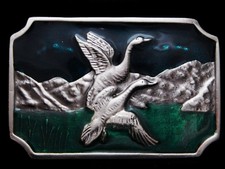 KF29104 NOS VINTAGE 1970s  GEESE FLYING OVER LAKE  LACQUERED PEWTER BUCKLE